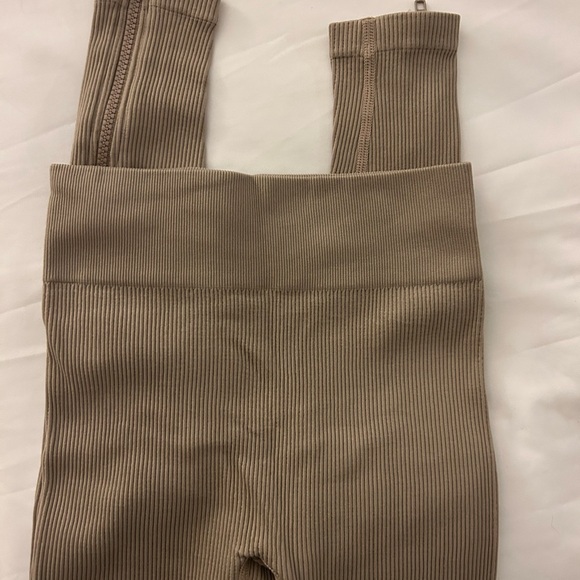 PrettyLittleThing Beige Ribbed Set - Picture 4 of 4